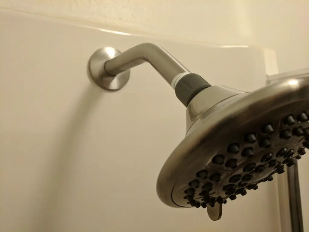 How to remove stuck showerhead? Steps